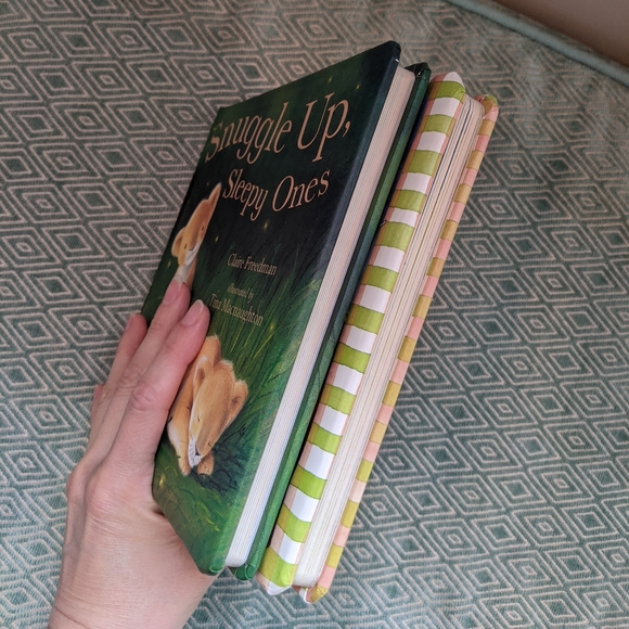 Snuggle Up & Love is a Handful of Honey Board Book - Picture 3 of 12